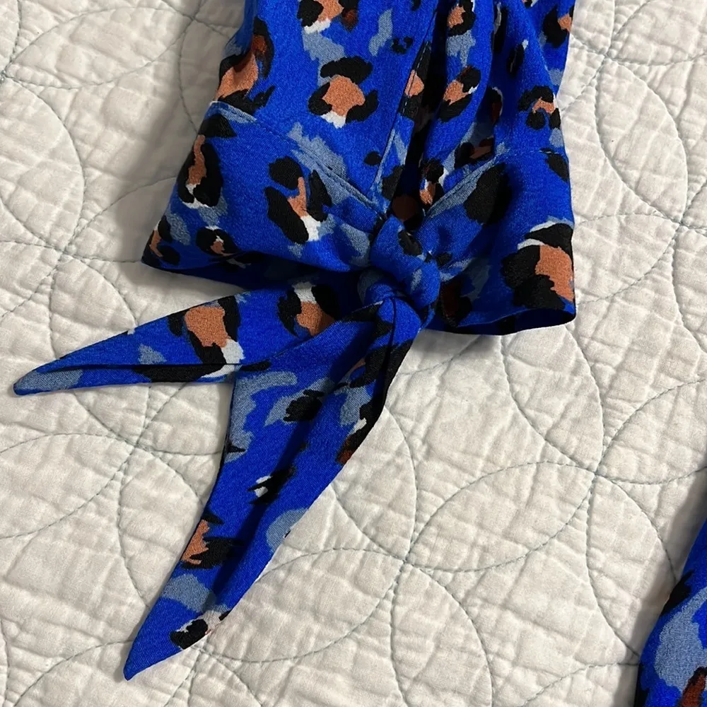 FOR THE REPUBLIC women's size medium blue animal print blouse 3/4 sleeve bow tie - Image 5
