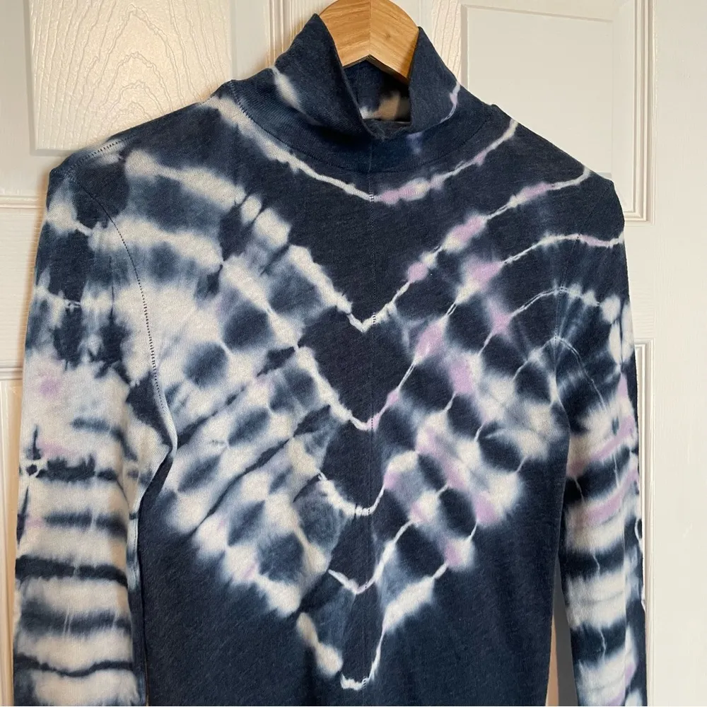 We the Free Psychedelic Printed Top Sz Small Mock Neck Revolve - Image 5