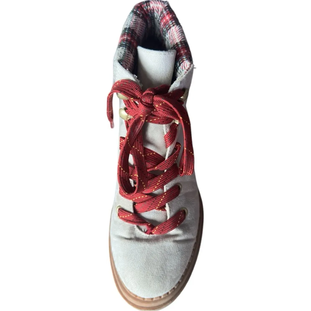 SO White and Red Winter Boots with Plaid Accents 6.5 - Image 5