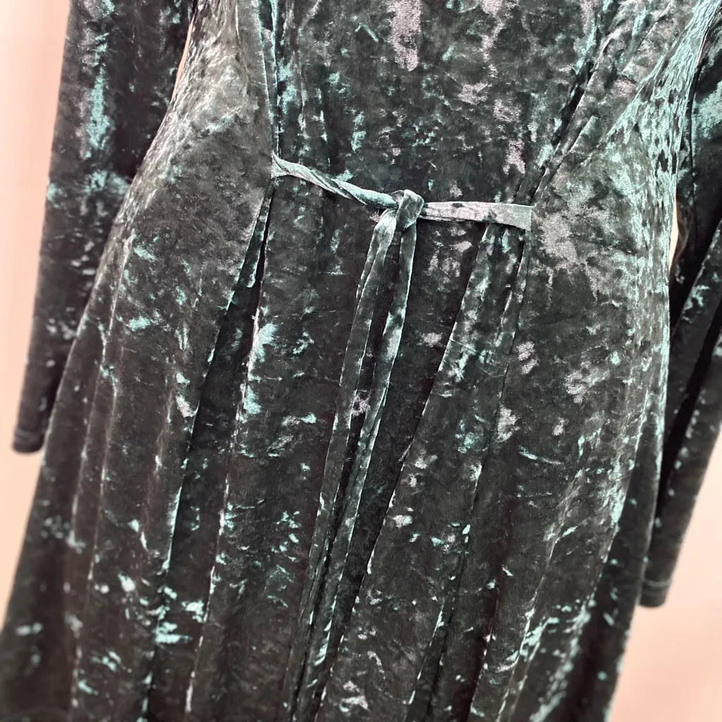 Moda Int. Women M Green Velvet Dress Long Sleeve Scoop Neck A - Image 4