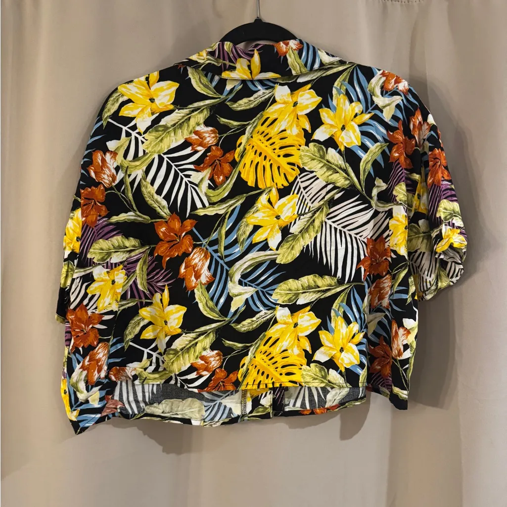 Forever 21 NWT Floral Tropical Crop Top - Image 2