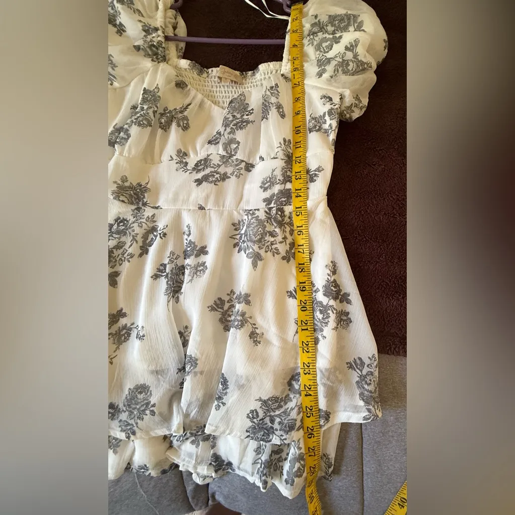 White & Grey Floral Layered Romper NWOT (Medium) - Image 11