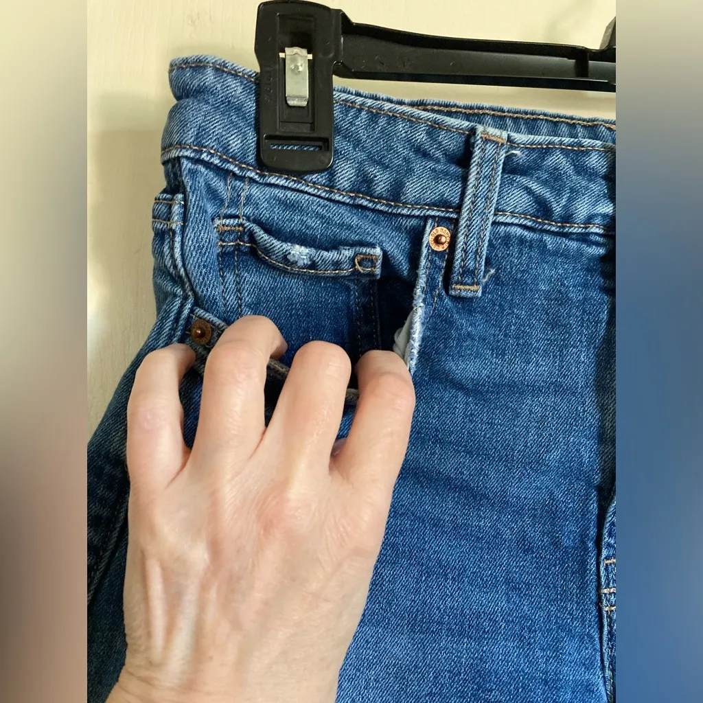 🌞Old Navy O.G. Short High Rise Medium Wash Distressed Cuffed Denim Shorts - Image 4