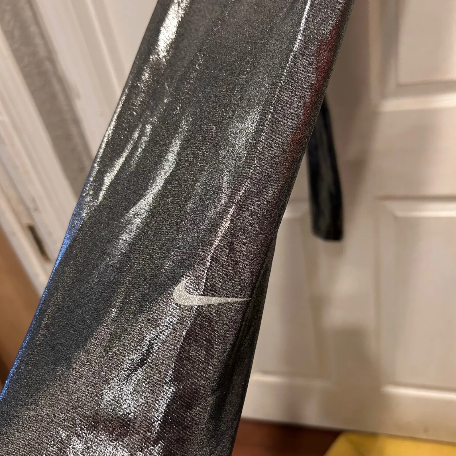 Nike SIlver Metallic One Icon Clash 7/8 Leggings Dri Fit Womens Workout XL - Image 3