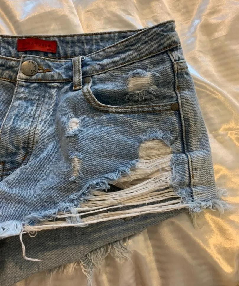 Signature 8  Light Wash Ripped Jean Shorts - Image 7