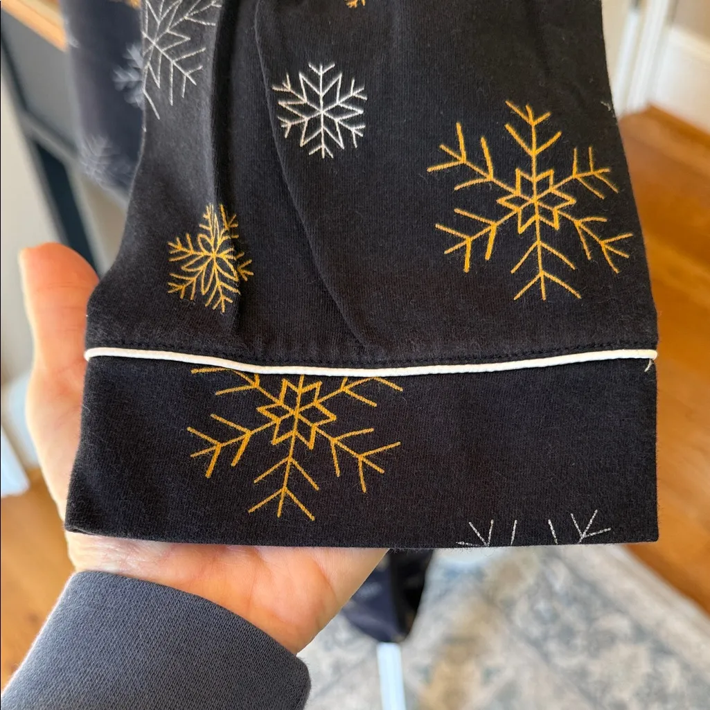 Soma Women’s 2 piece Pajamas Black, Gold and White Snowflake, Top XL / Pants L Black Size undefined - Image 5