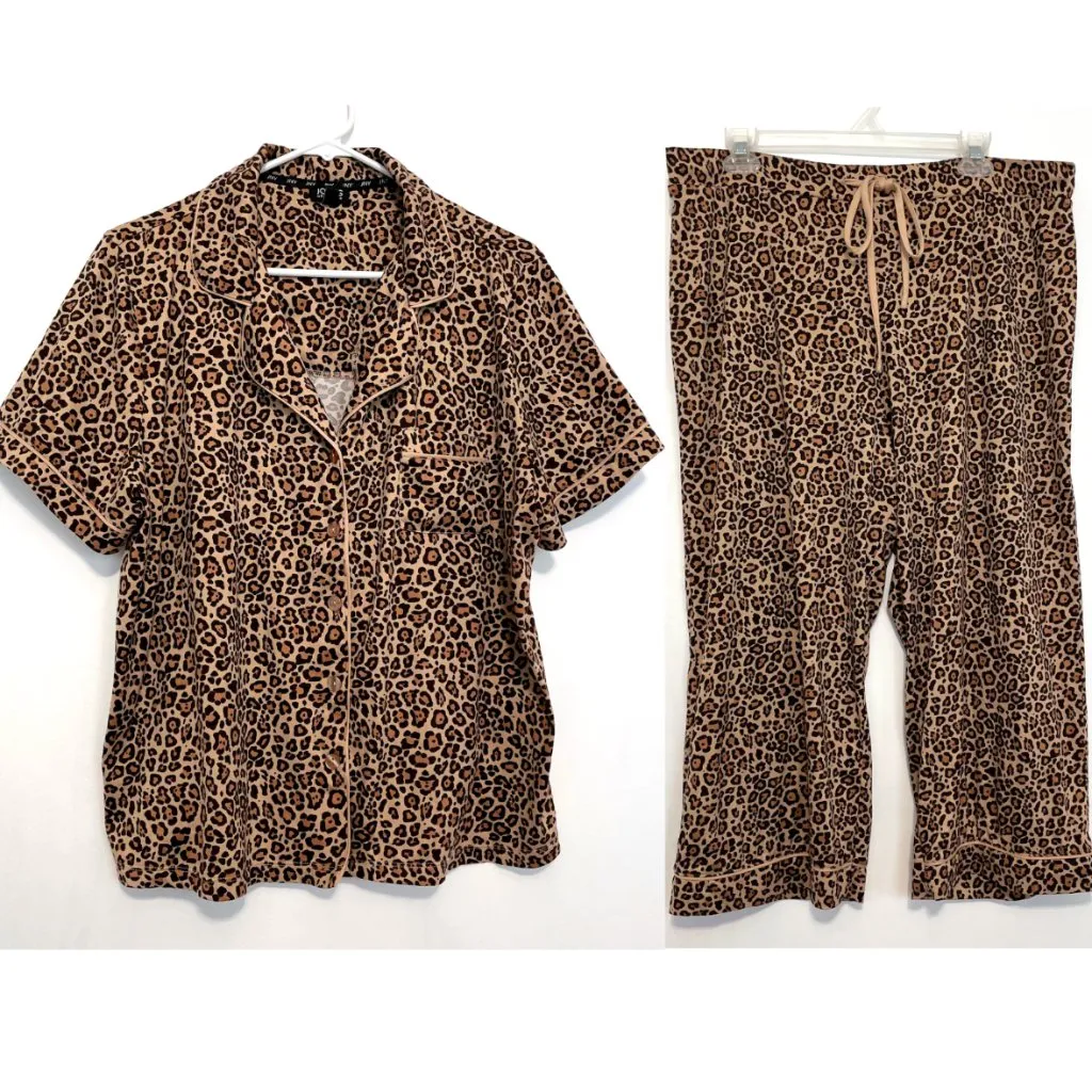 JONES NEW YORK Short Sleeve / Capri Pant 2 Piece Pajama Set Cheetah Leopard PJs - Image 2