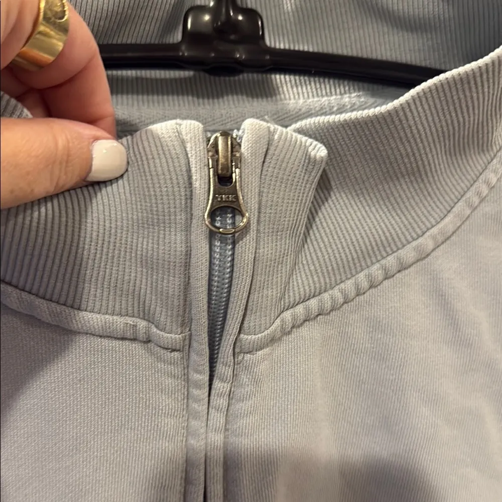 Able Light Gray Quarter - Image 3