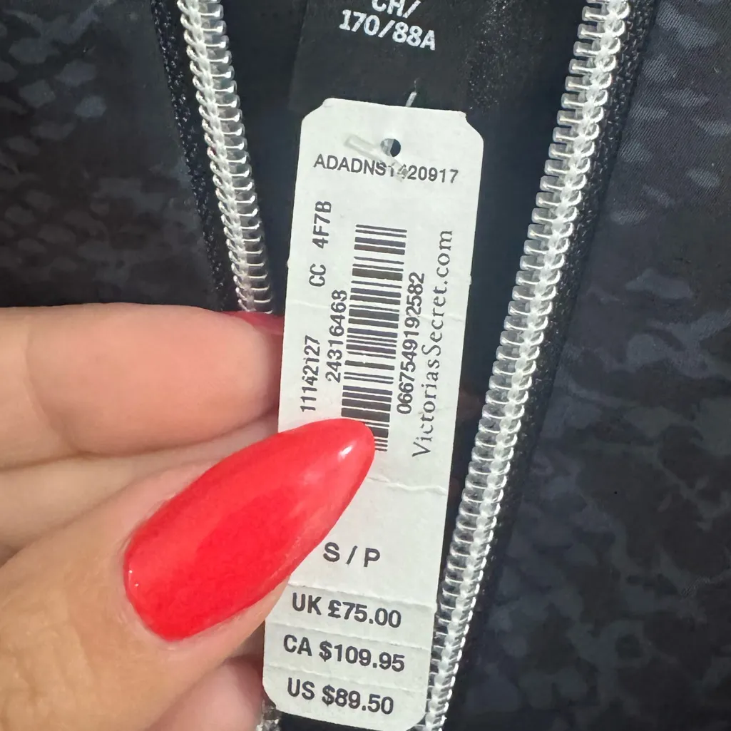 NWT Victoria Sport rain jacket - Image 5