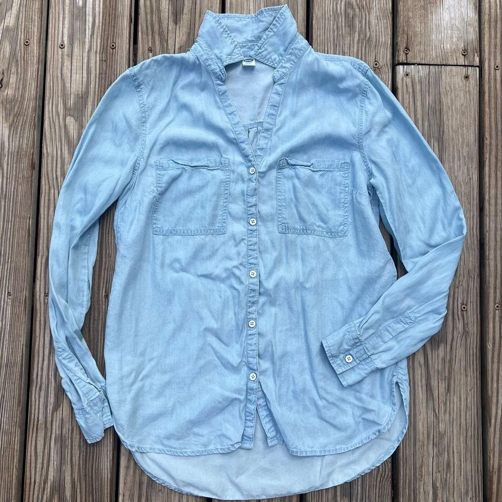 old navy | denim button up shirt | size medium lightweight denim top - Image 2