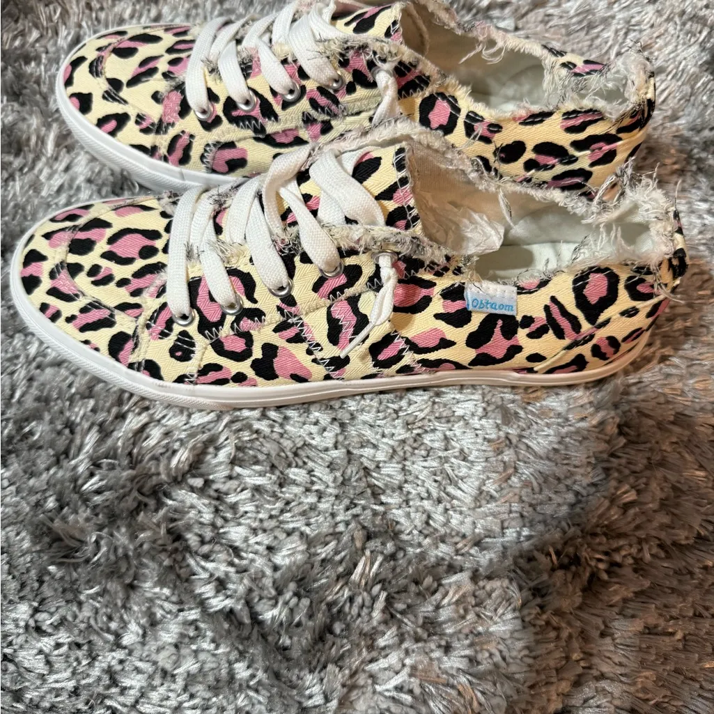 NWT Obtaom Trendy Leopard Print Women's Sneakers Pink Size 10 - Image 3