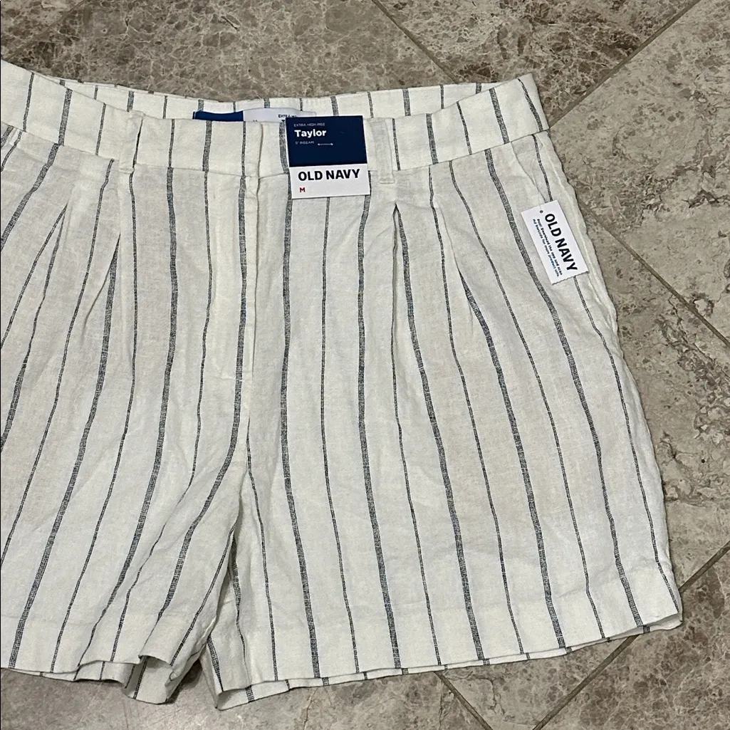 Old Navy Extra High Waisted Taylor Trouser Shorts 5” NEW Navy Stripe Medium - Image 4