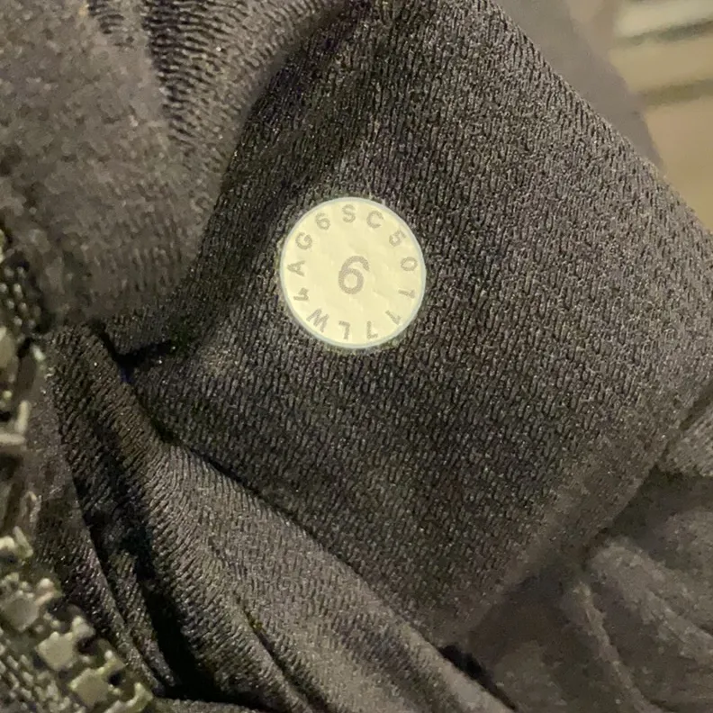 lululemon WOMENS 6 FULL ZIPPER athletica Black Sweatshirt STRECHY - Image 6