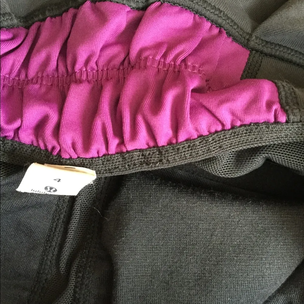 Lululemon tank top build in bra gym yoga athletic tank sz 4 grey and purple - Image 4