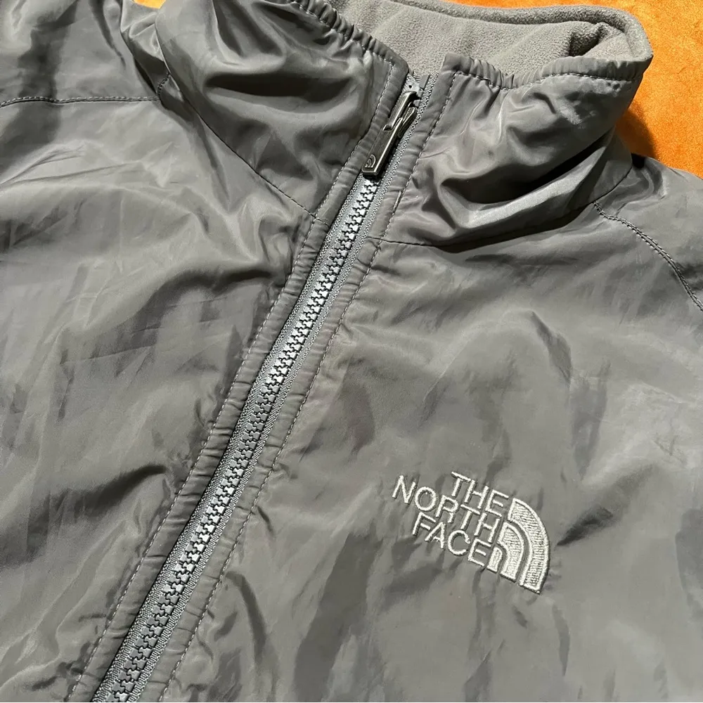 The North Face Insulated Jacket gray silver small - Image 2