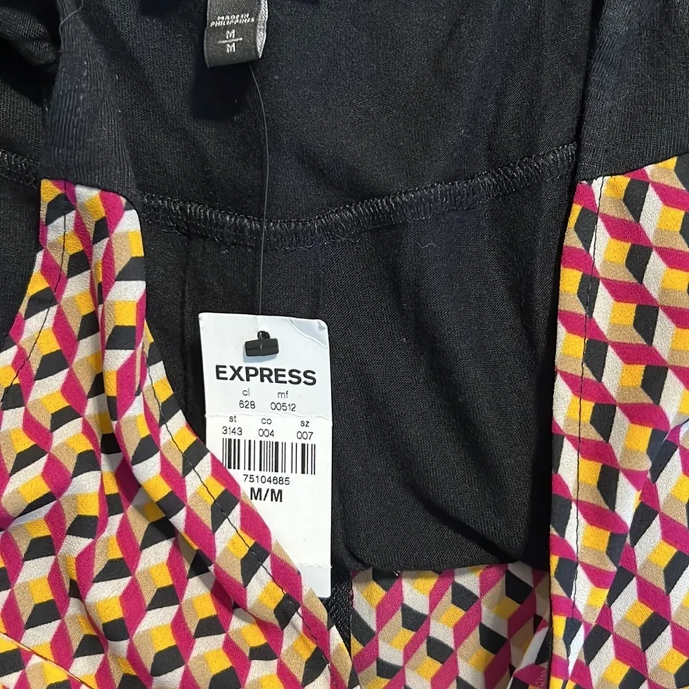 EXPRESS  size medium v-neck tank geometric print front zipper solid black back - Image 8