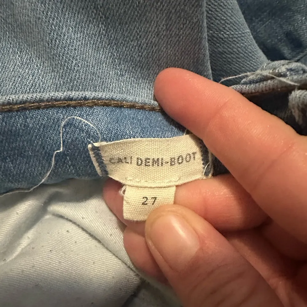 Madewell Cali Demi-Boot Jeans in Barnard Wash Size 27 - Image 4