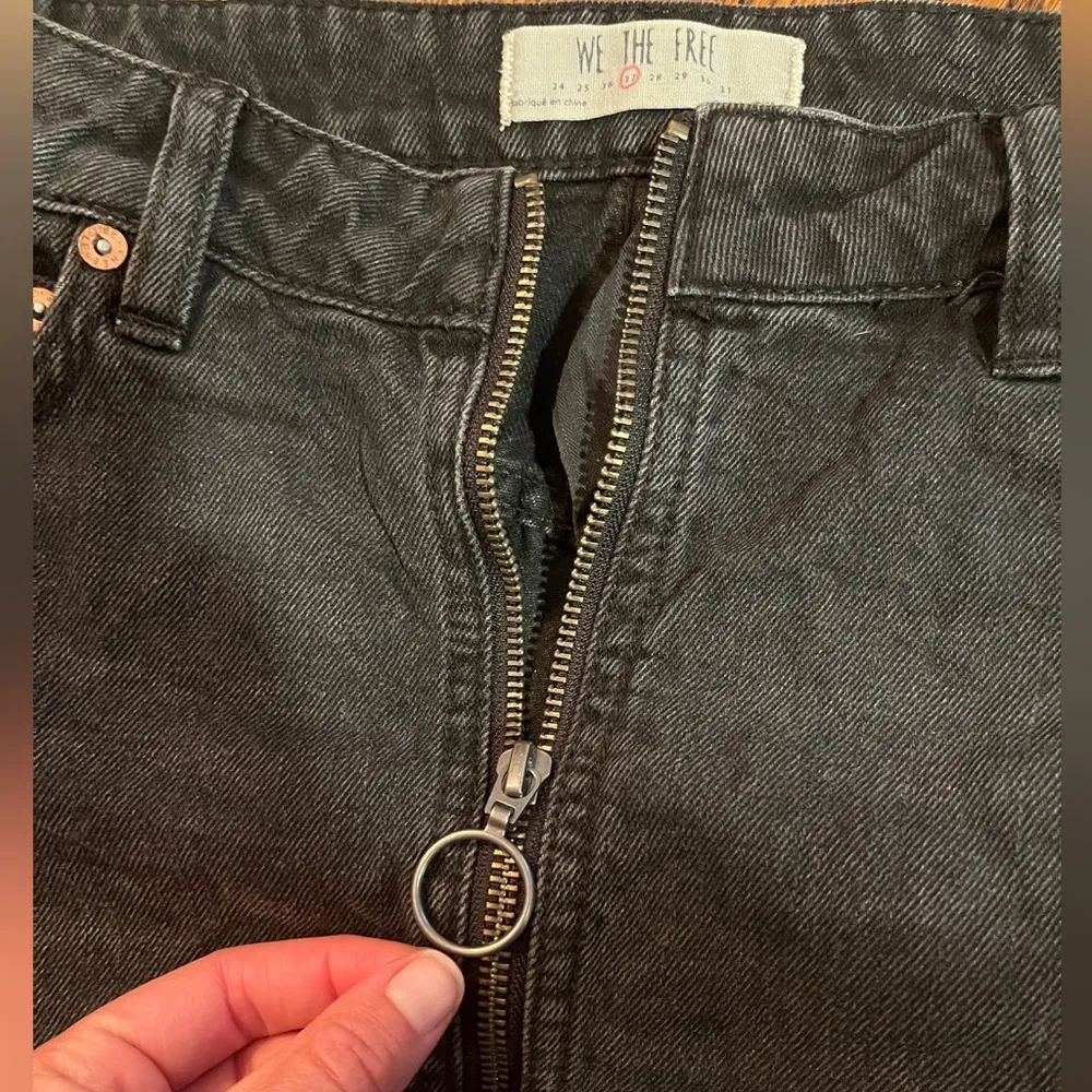 Free People We The Free Black Cut Off Denim Zip up Mini Skirt size 27 - Image 9