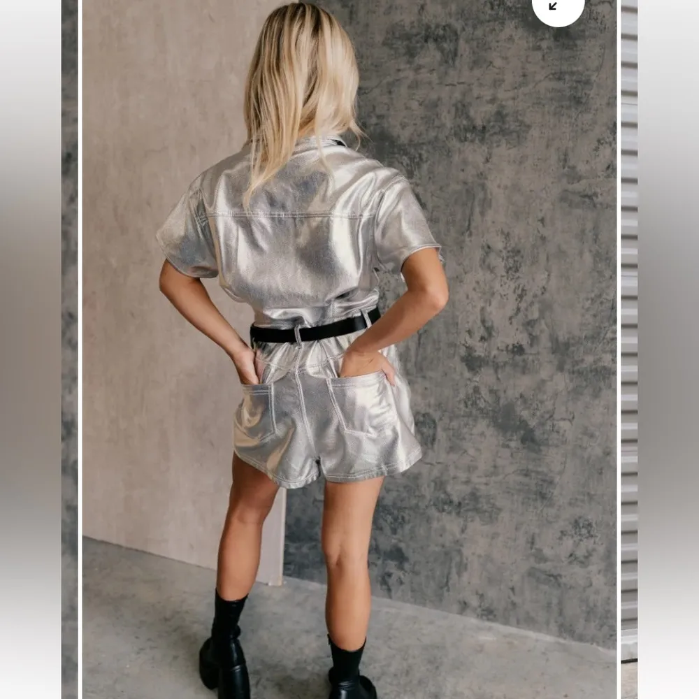 Peach Love silver metallic shorts jumpsuit size large - Image 4