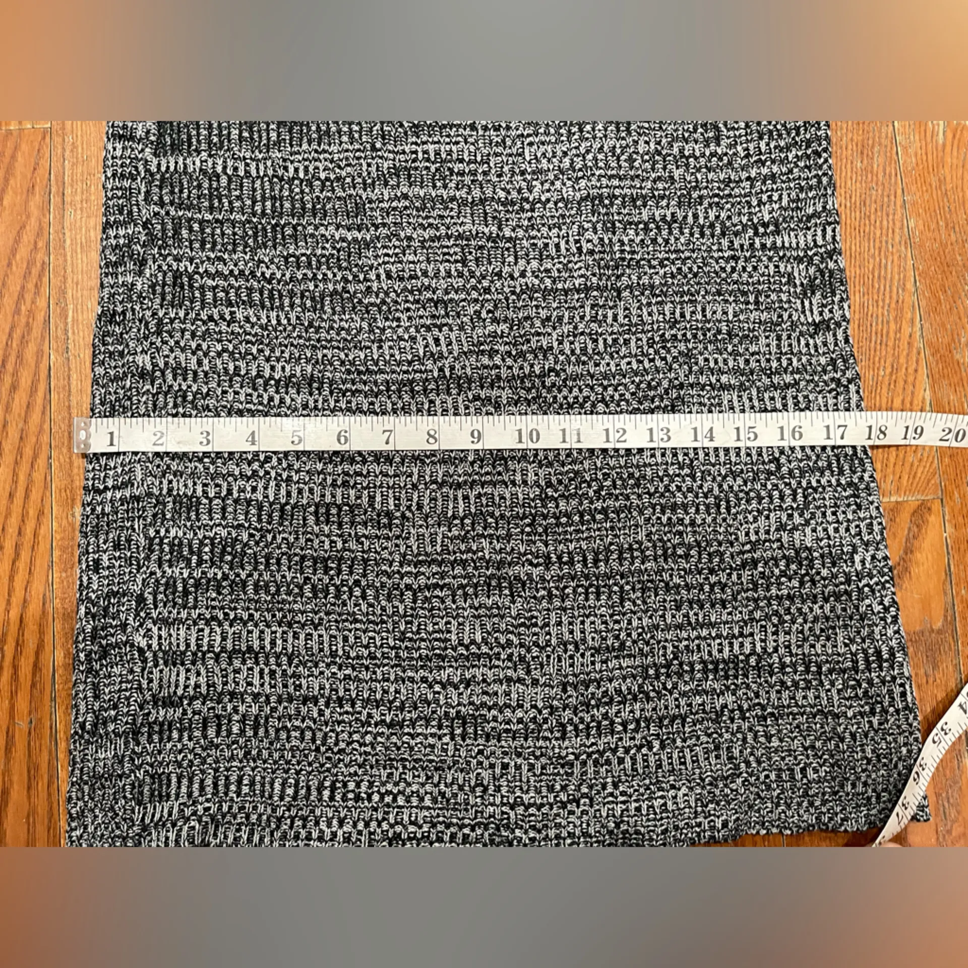 Caren Sport Black and Gray Textured Pencil Skirt Size 3X - Image 4