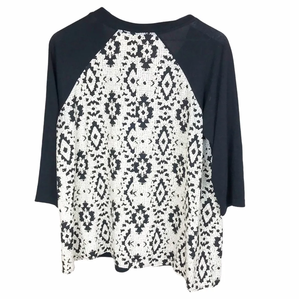 Le Lis Stitch Fix Black & Cream Contrast Blouse - Image 2