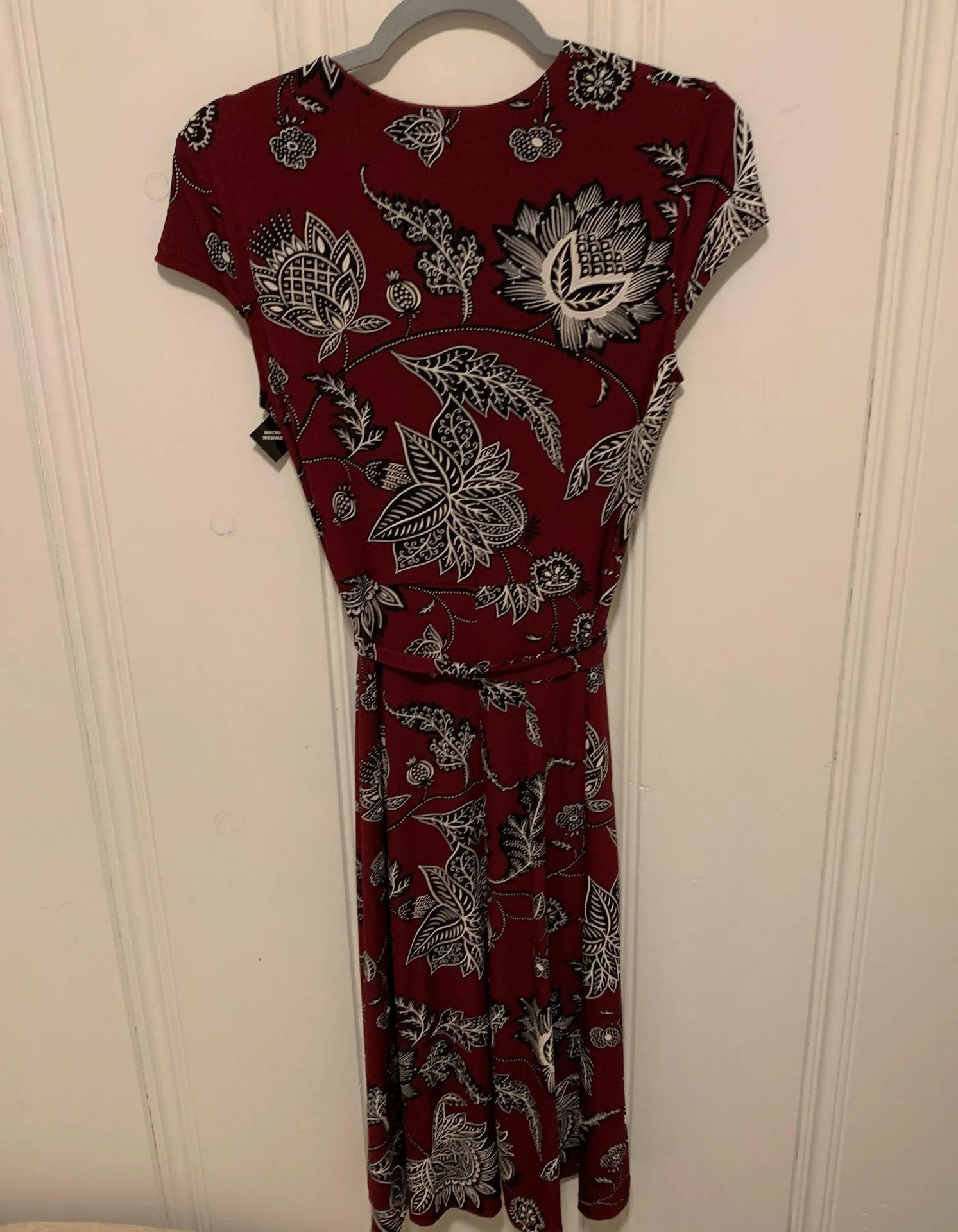 Sandra Darren Maroon Burgundy Red Floral Print V Neck Wrap Dress Small NWT - Image 5