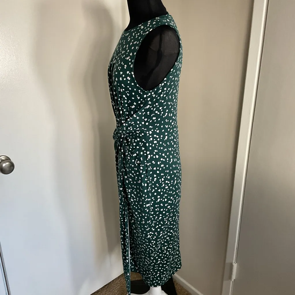 32. Nine Britton Abigail brushed knit fitted midi dress in green with a white - Image 5