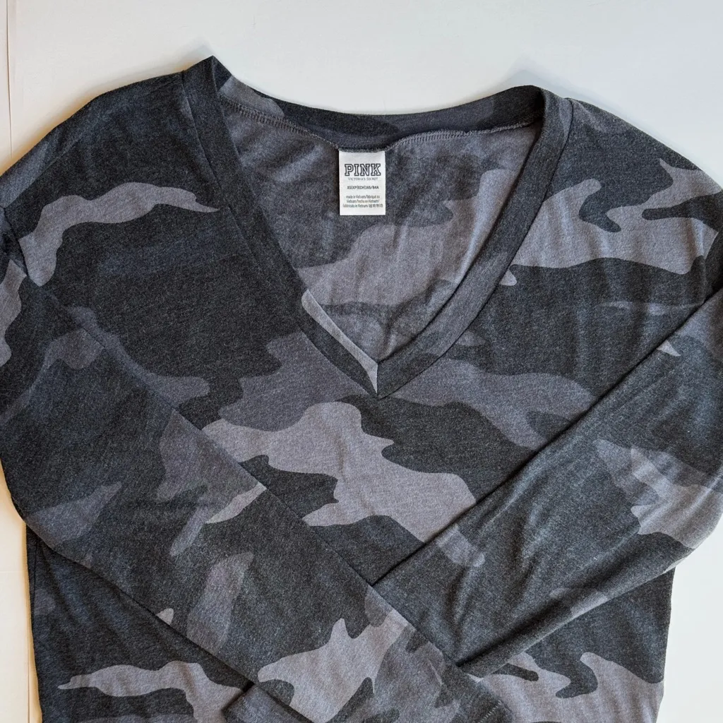 VS PINK V Neck Camo Long Sleeve Logo Tee Black/Grey Size XS - Image 7