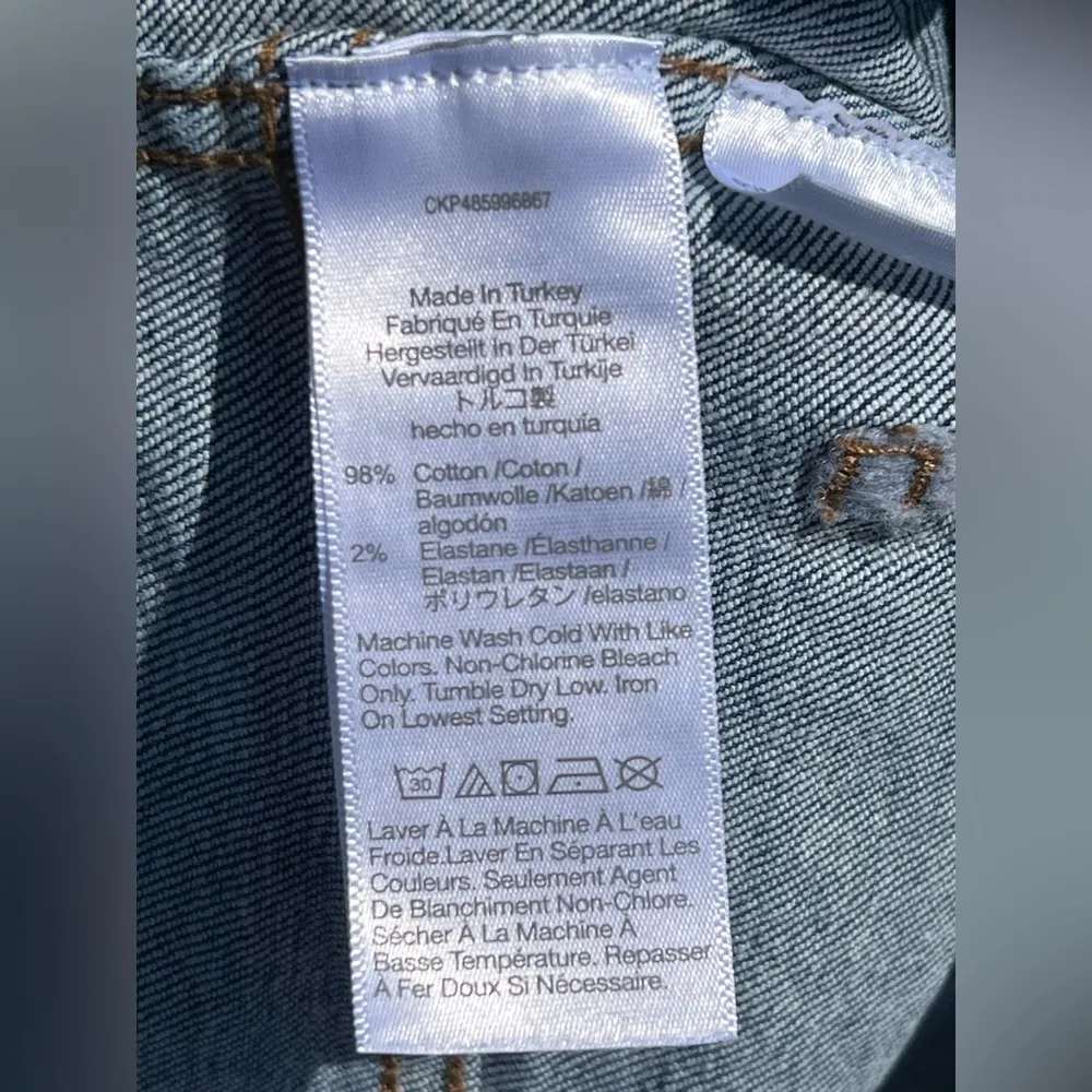 Madewell The '90s Capri Jean - Image 10