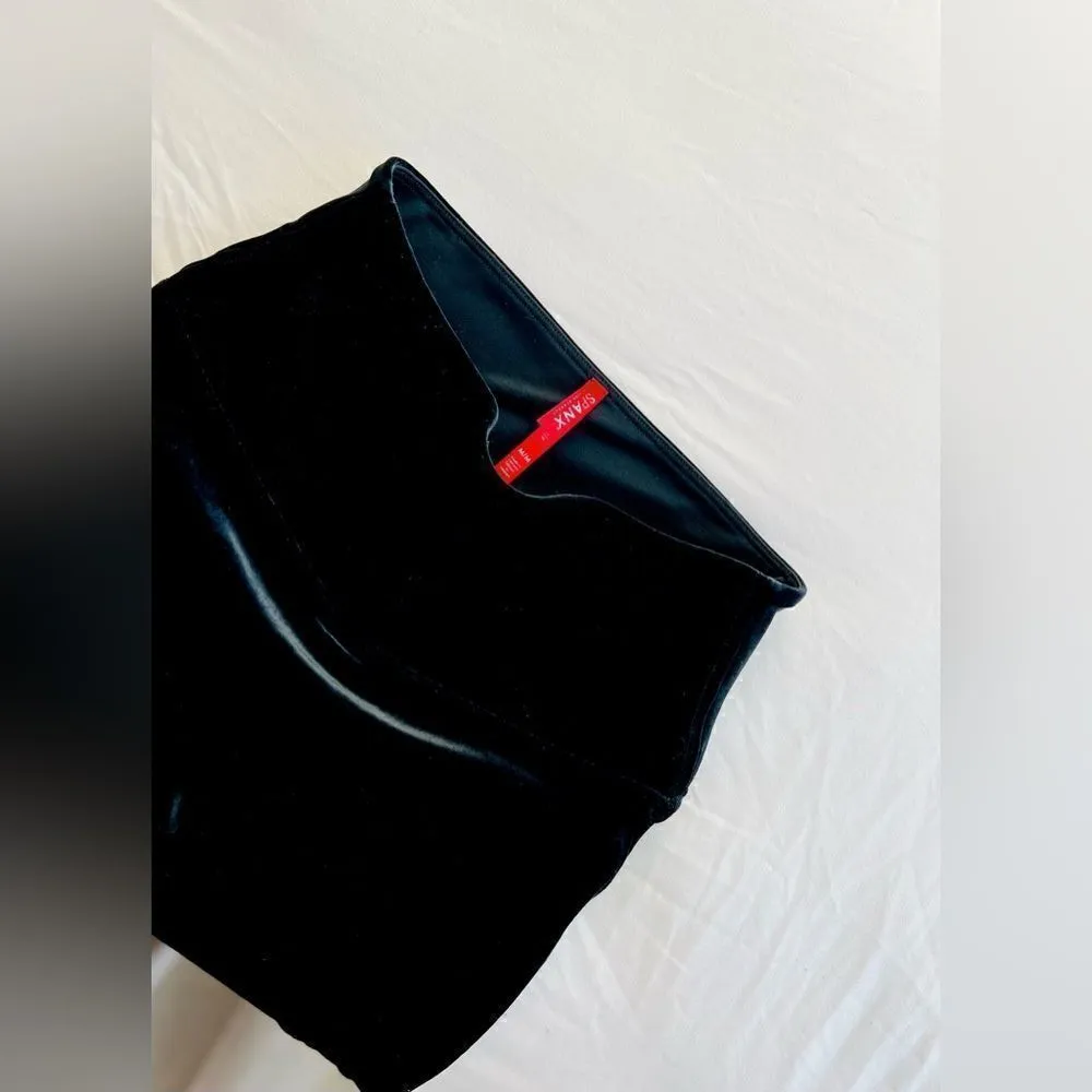 SPANX black Velvet Leggings retails $98! Size medium - Image 7