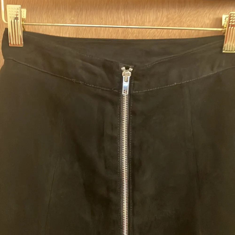 H&M grunge black suede mini skater skirt woman’s size 4 - Image 2