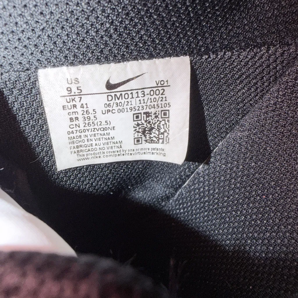 Nike Black and White Low-Top Sneakers - Image 7