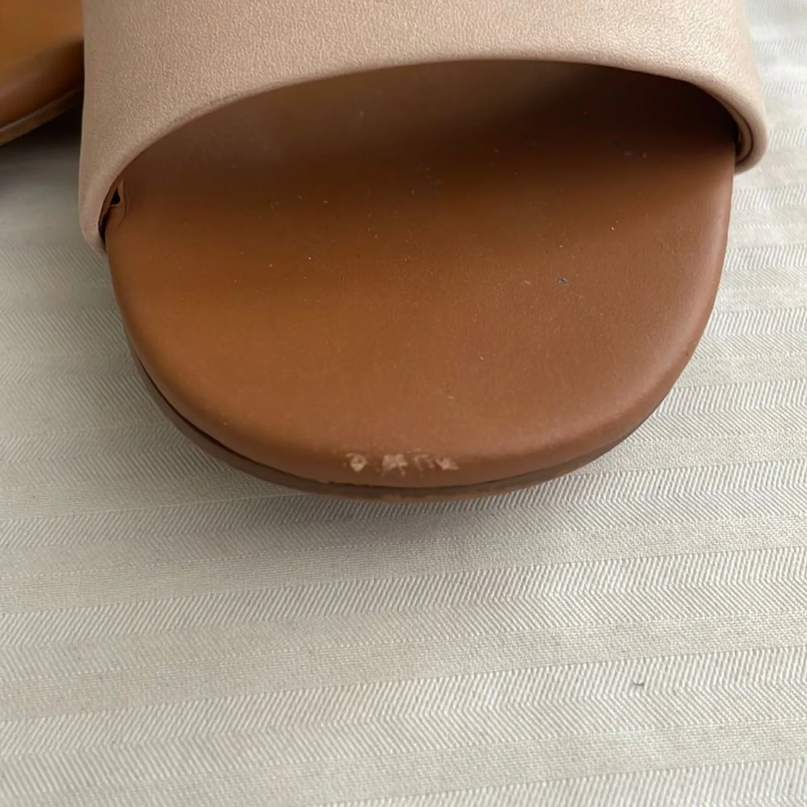 See By Chloe Flat Sandals Studded Scalloped Tan Leather Women Size 38.5 8.5 - Image 14