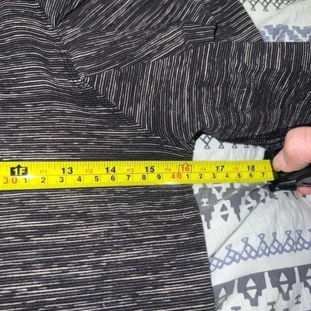 lululemon Long Sleeve‎ cute shoulder ruffles size 6 - Image 2