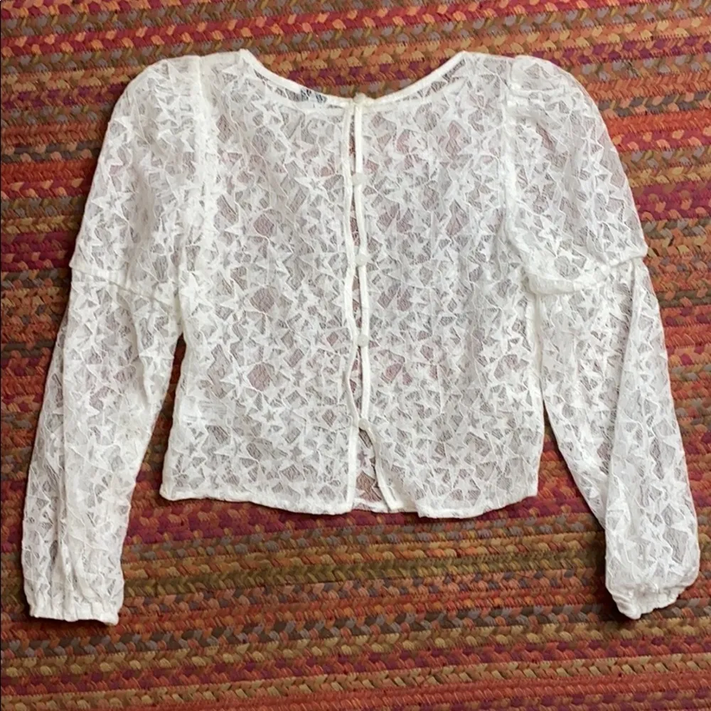 WILDFOX WHITE STAR LACE LONG SLEEVE CROP TOP - Image 3