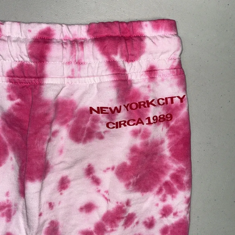 DKNY Jeans NWT Size XL Pink Tie Dye Cargo Lounge Shorts - Image 4