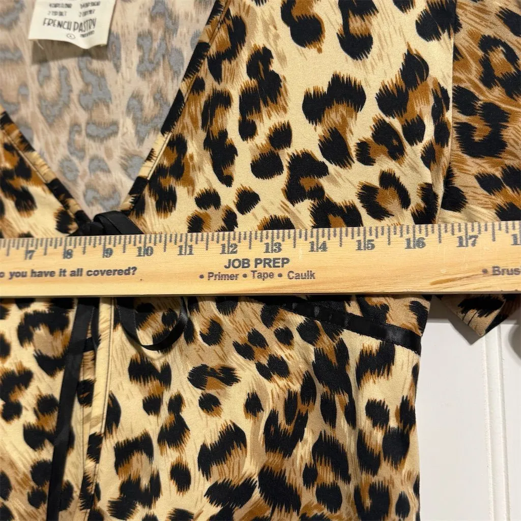 French Pastry L Leopard Print Short Sleeve Tie Front Top Y2K‎ Mob Wife V-Neck - Image 4