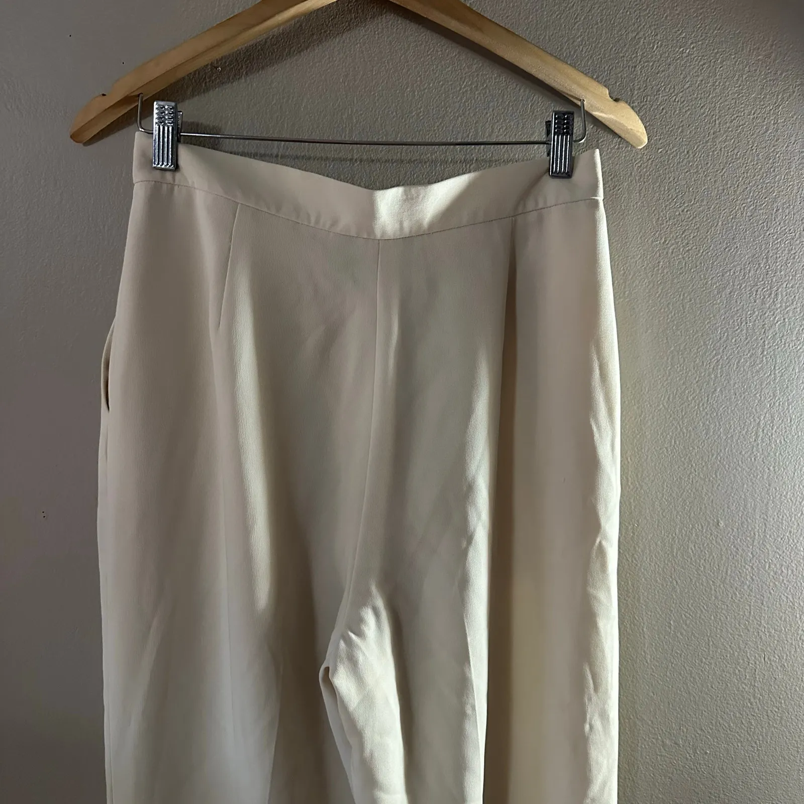 Jones Wear Cream Pleated Front Pants Size 10 - Image 7