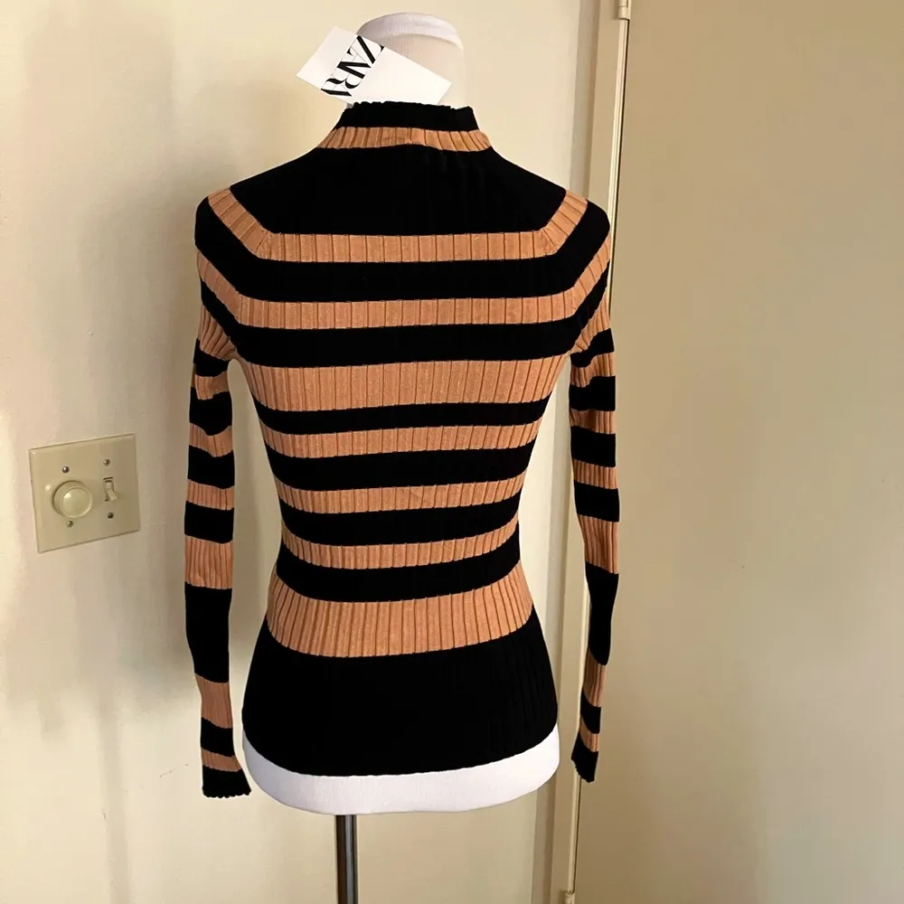 Zara mock neck sweater s black taupe - Image 6