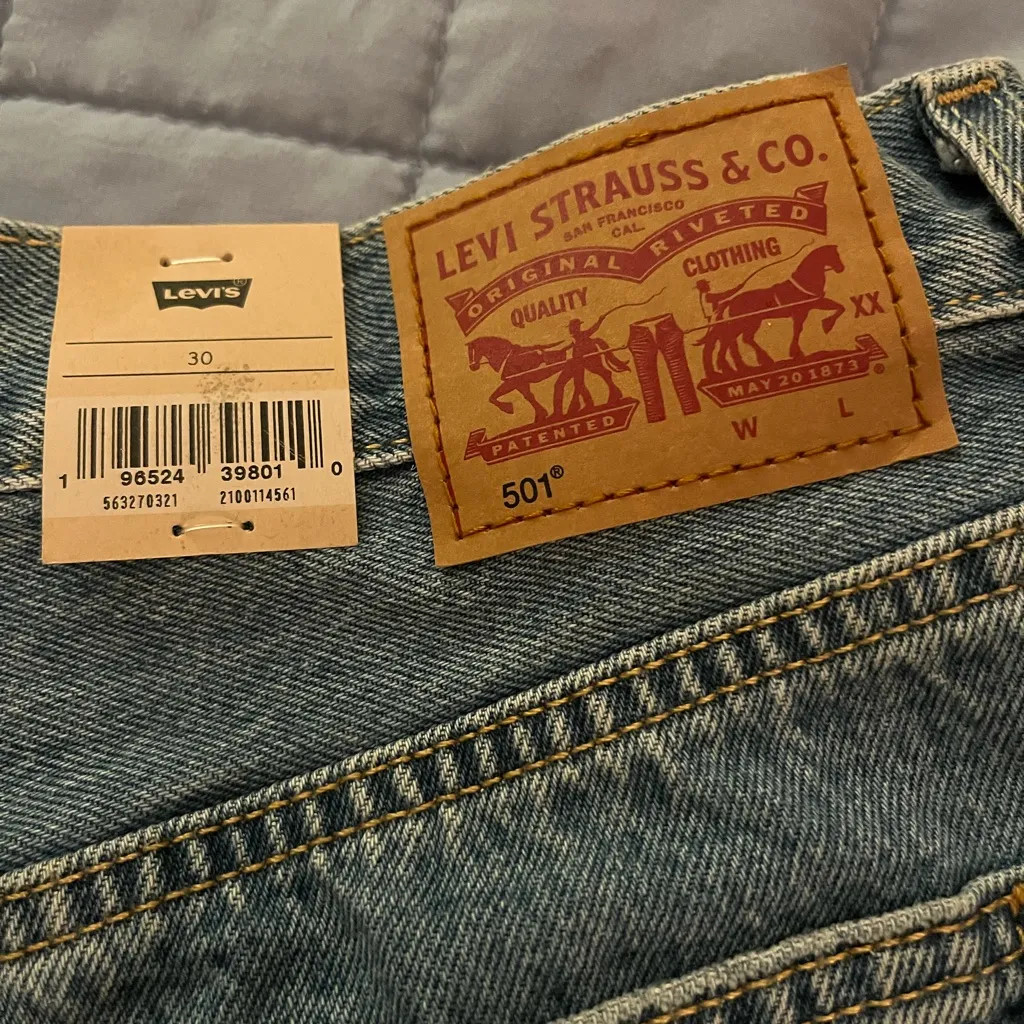 Levi's 501 Womens Denim Shorts NWT Size 30 - Image 3