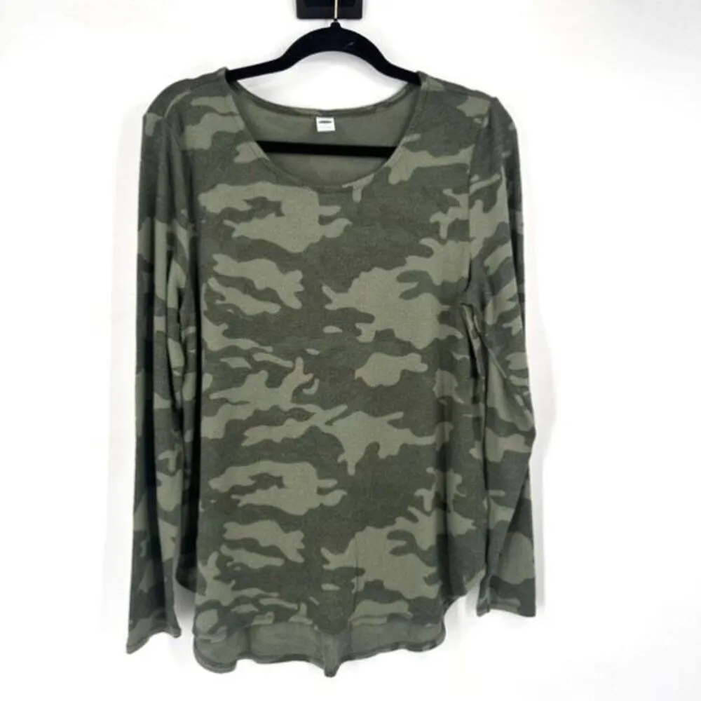 Old Navy Green Camp Patterned Plush-Knit Long-Sleeve Tee Large Soft‎ Layering - Image 2