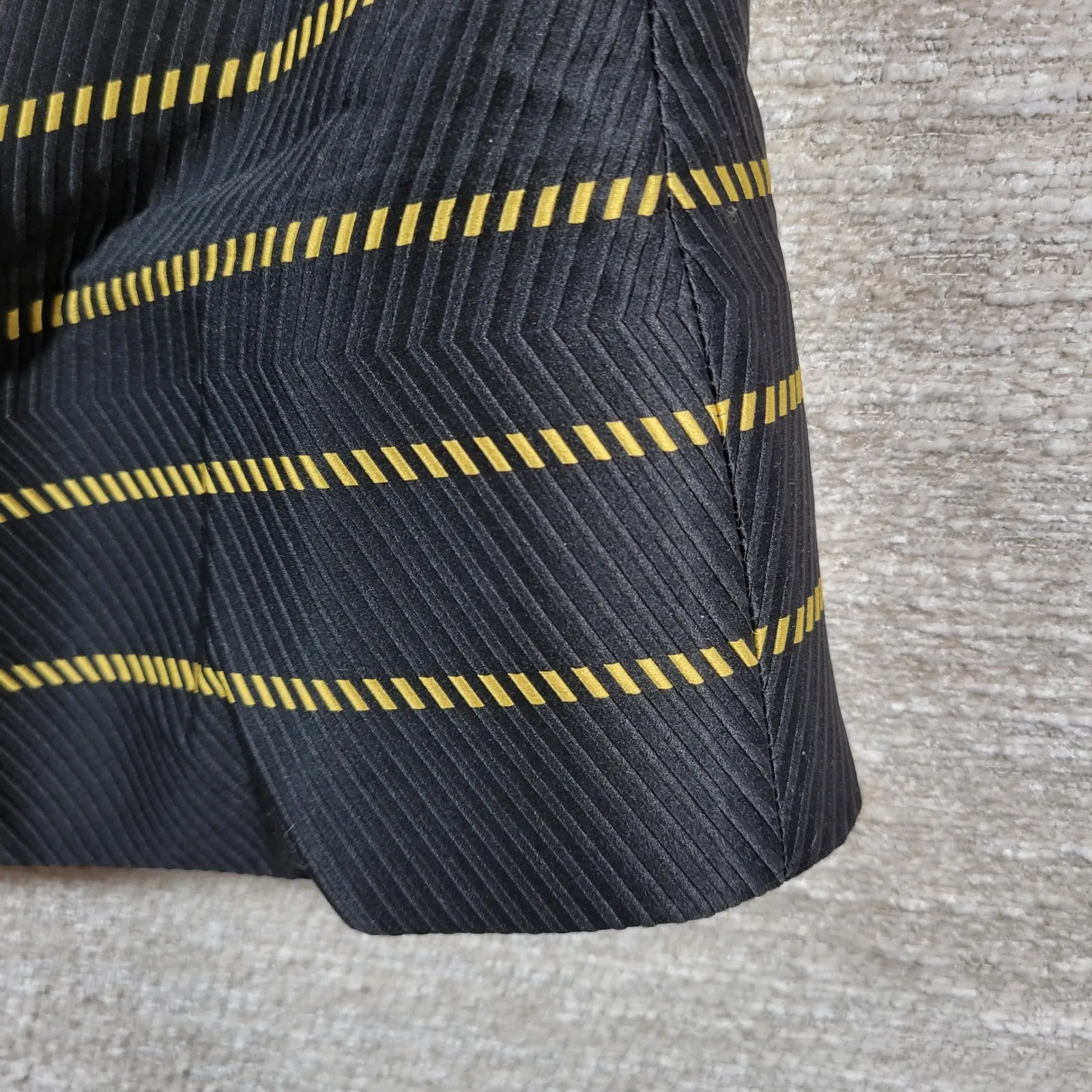 Alice+Olivia Lindsey Cocktail Dress Size 12 Sleeveless Black Velvet Gold Yellow - Image 8