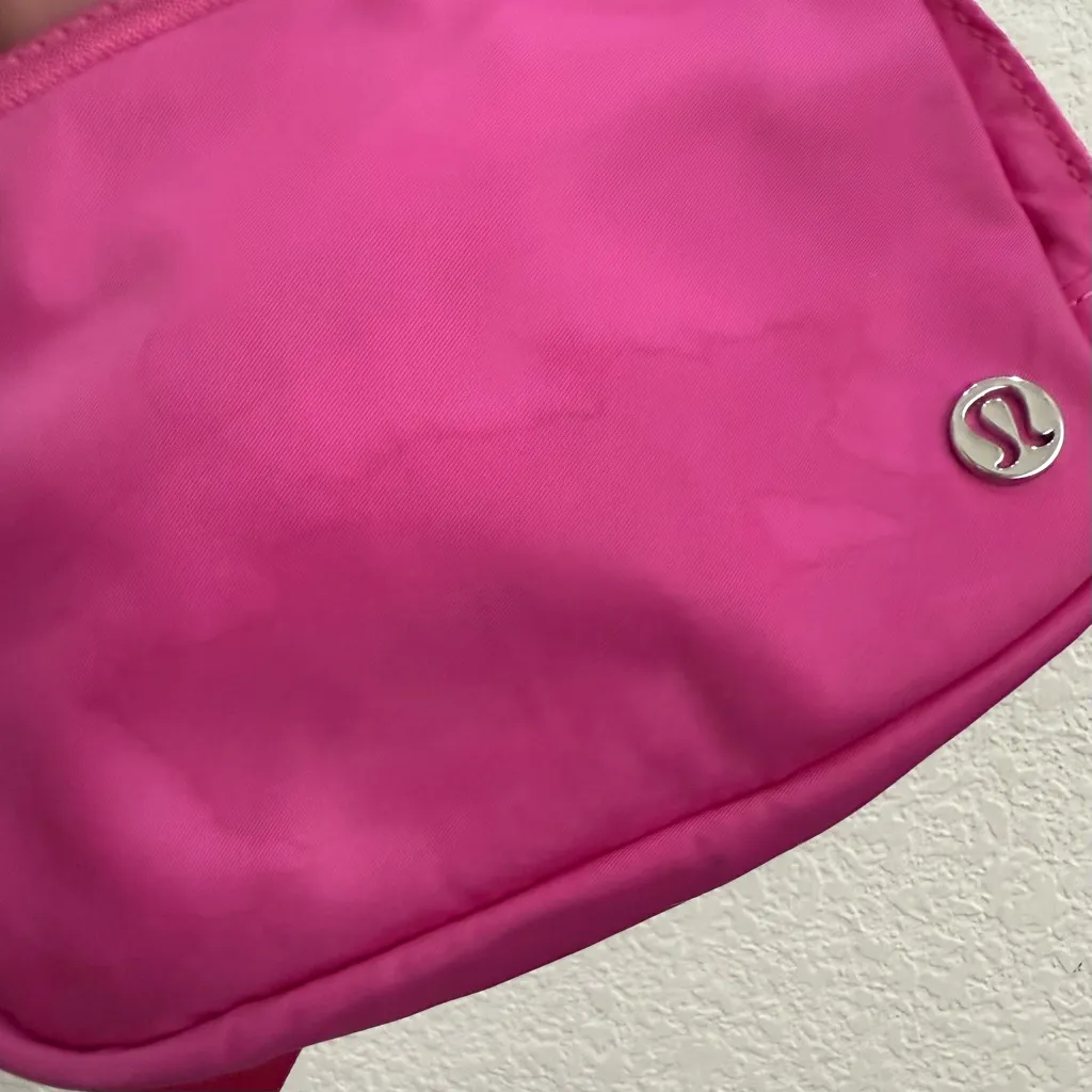 LULULEMON Athletica Everywhere Belt Bag 1L Sonic Pink - Image 9
