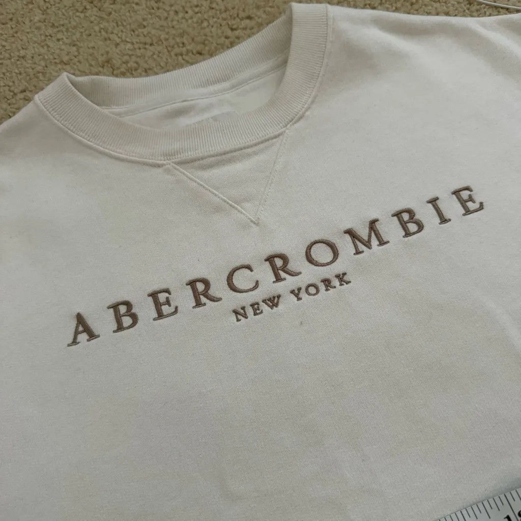 Abercrombie & Fitch Cream Women's Sweatshirt size xs - Image 4