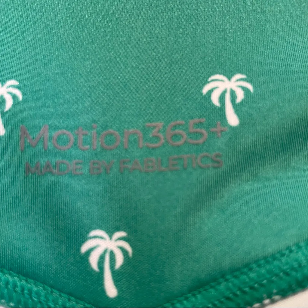 Fabletics Motion365 Women’s size small high waisted active shorts - Image 4