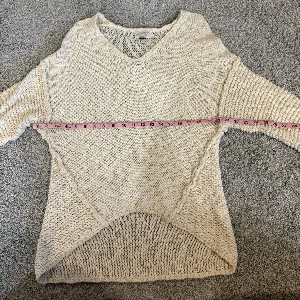 Universal Thread Women's Cream Sweater Size Medium - Image 4