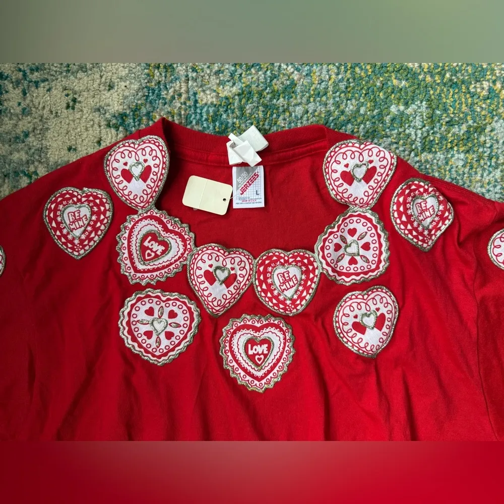 Vintage NOS handmade Valentine’s Be Mine embroidered paint T - Image 5