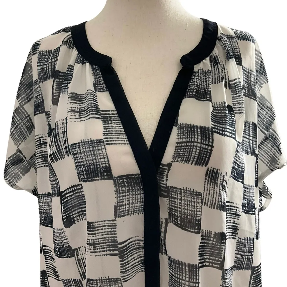 Banana Republic Women Size Small V-Neck Shirt Sheer 15-168P - Image 3