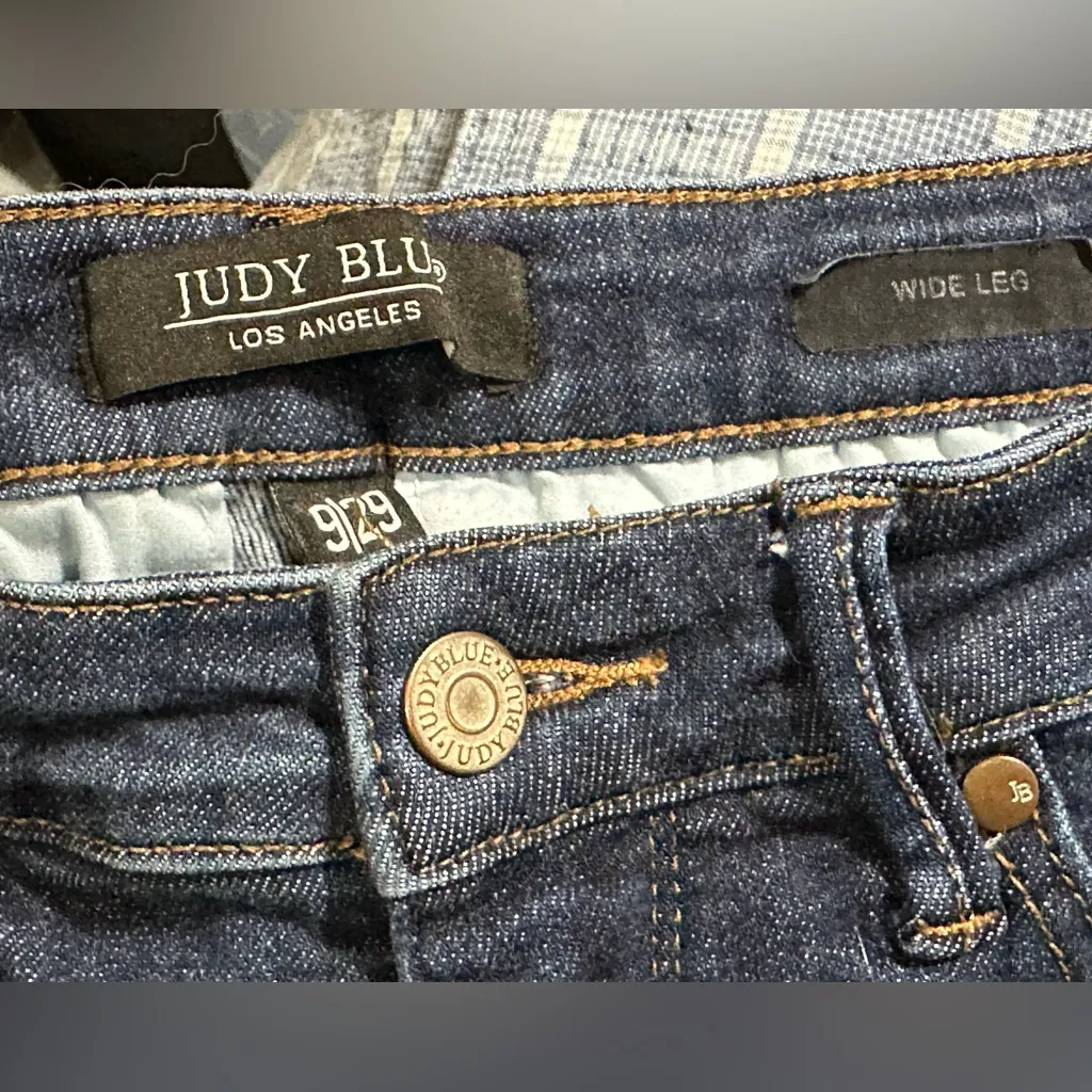 Judy Blue Jeans Tummy Control Top
Tailored Crop Wide Leg size 9/29 - Image 10