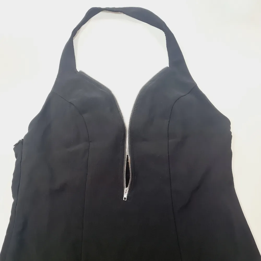 Superdown Greta Zip Up Dress in Black - Image 4